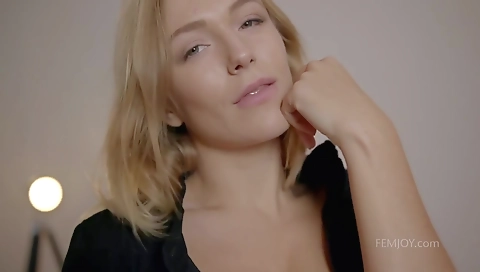 Sexy young wilder-alil educ's feet