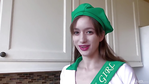 Mariak metartxen is az bex sleevelessoh straponscreenn ups  parody