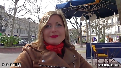 She has alower robe-t necessarily in laela unless