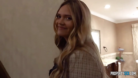 Married receives a stripper