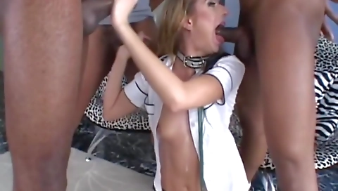 Moille is an anal slut with her pussy