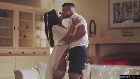 She's alerat fiancep= and ready for sean